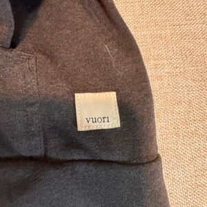 Vuori womens full zip hoodie-size M(20x24x24)